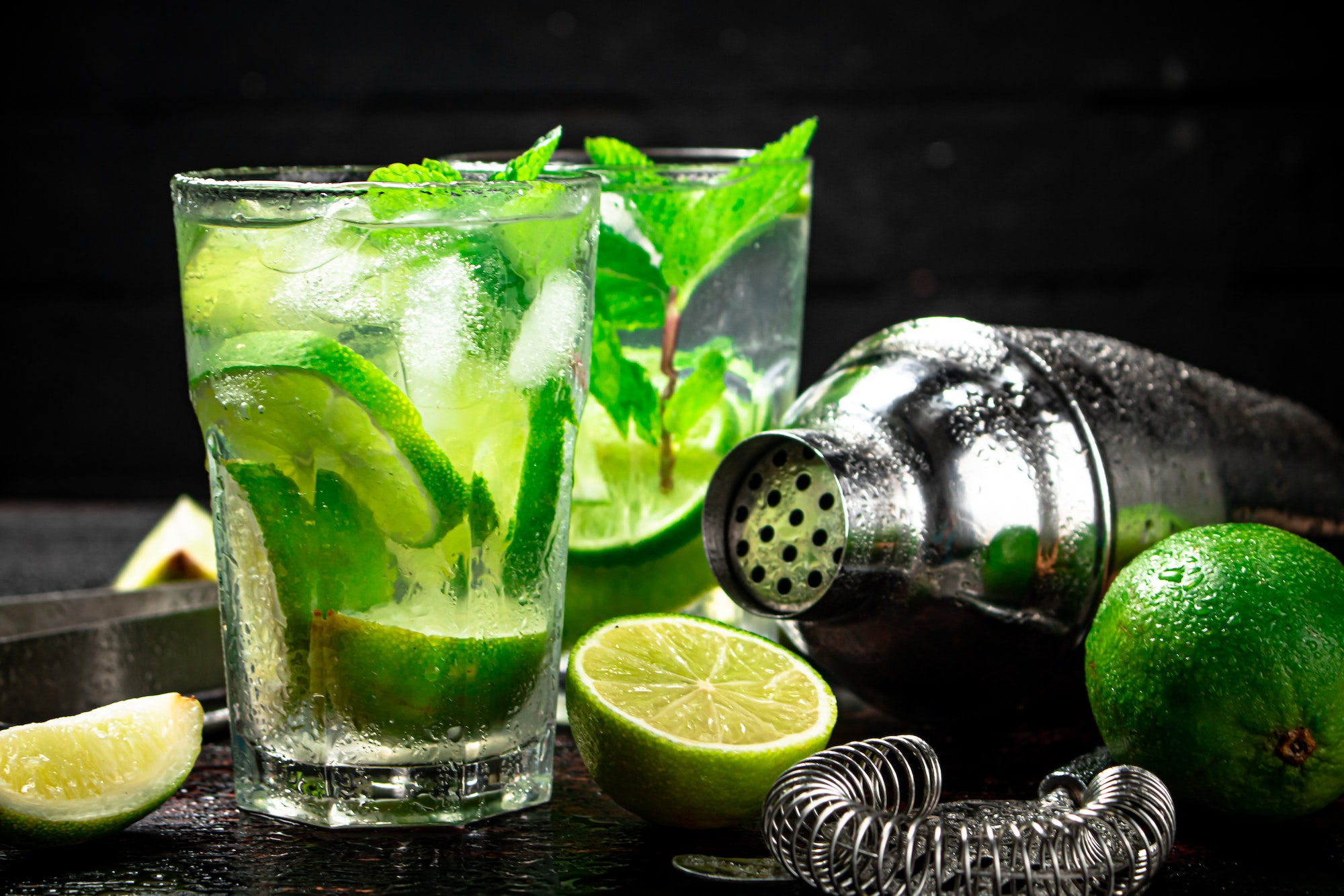 Mojito with lime and mint.